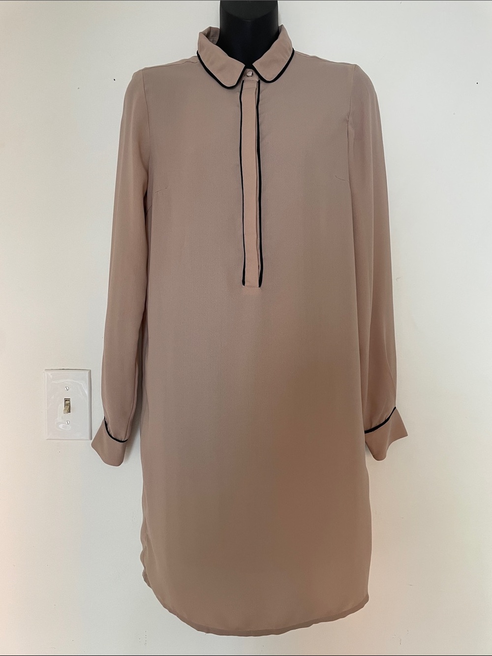 Classic Dusty Rose Long-Sleeve Shift Dress with Contrast Trim